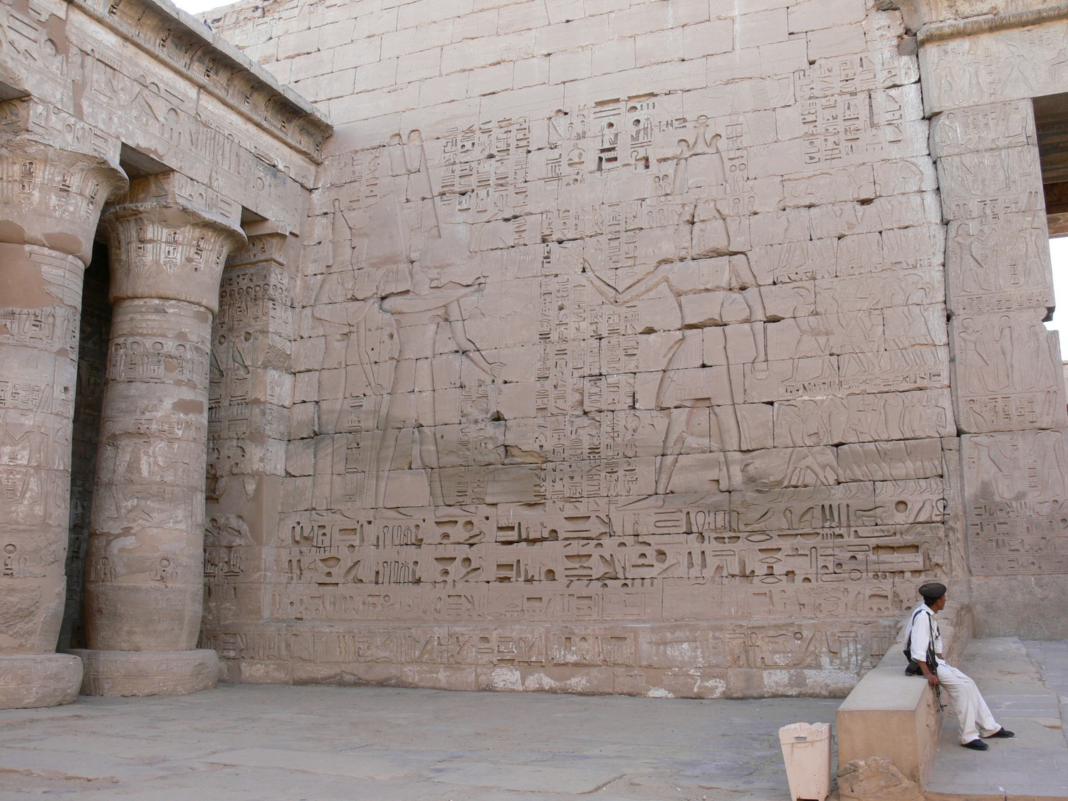 Medinet_Habu